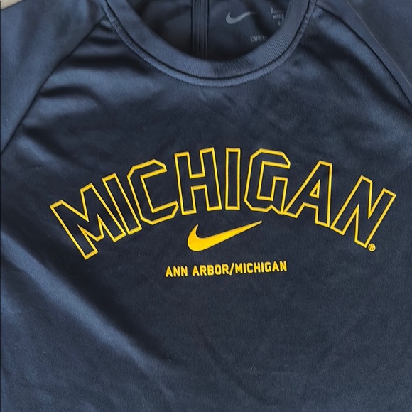 Boys Size Small. Nike Michigan Navy Blue and Yellow Short Sleeve Tee. Dri-fit - Picture 2 of 3